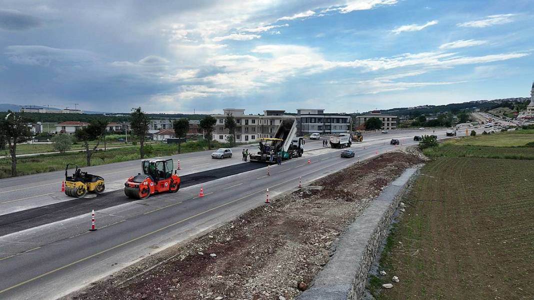 13 istasyonlu metrobüs hattında durak montajları başladı! Sakarya yollarının metrobüsle buluşmasına geri sayım 7